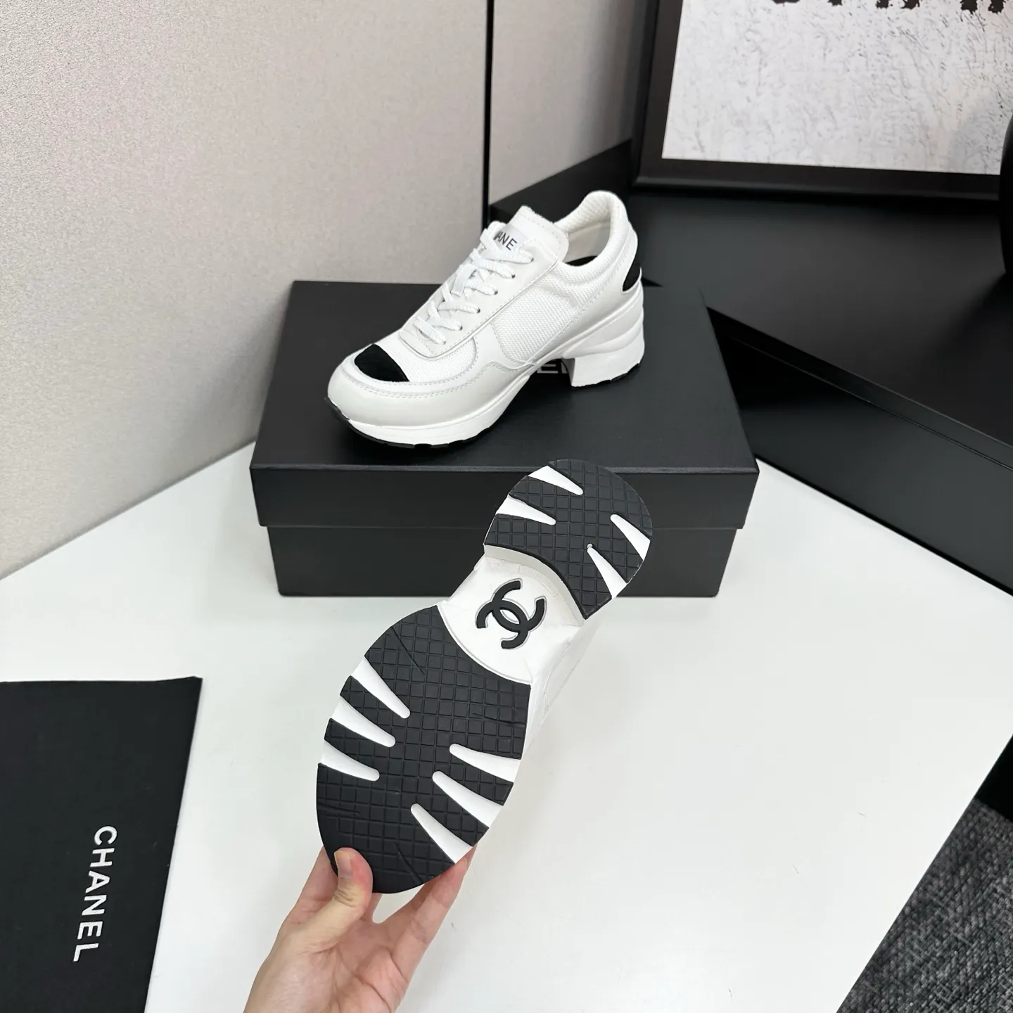 👟👟Ex-factory price 640👟👟Chanel Panda Shoes! 2025 counter's top casual sports shoes. This classic design; the upper is electro-embroidered with a variety of techniques; the outsole is fashionable and sporty; the unusual inclusion of a variety of color matching elements... The diversified mix and match is very good-looking and versatile, and can be used for leisure, fashion, sports, and outdoor... ꫛꫀꪝ Go➫ Materials: ❶Upper made of: original imported first-layer silk cowhide + original waterproof cloth + original first-layer cowhide ❷Inner lining: Original Yangli+wang ❸ Outsole based on: Original TPU combination outsole Counter boutique packaging complete set for women 35–41